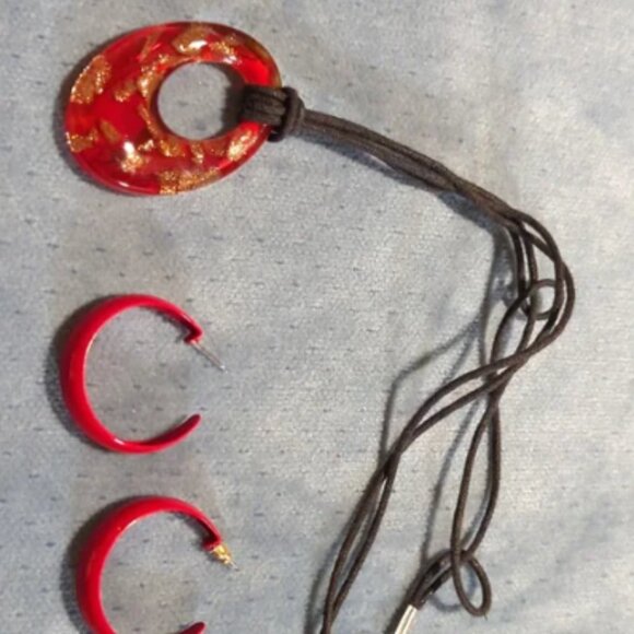 Elegant Red and Gold Earrings - Picture 1 of 2